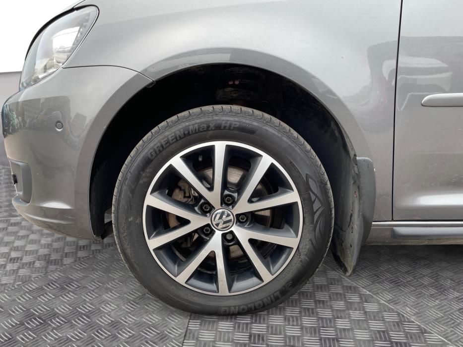 VOLKSWAGEN Touran 2014