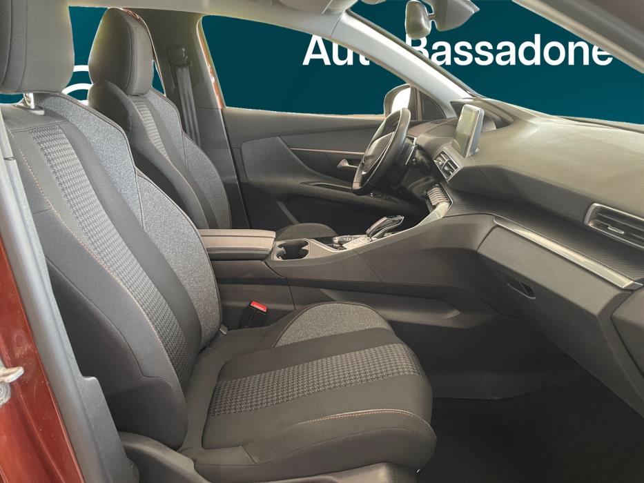 PEUGEOT 5008 2022