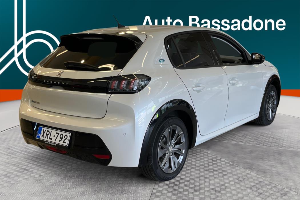 PEUGEOT e-208 2022