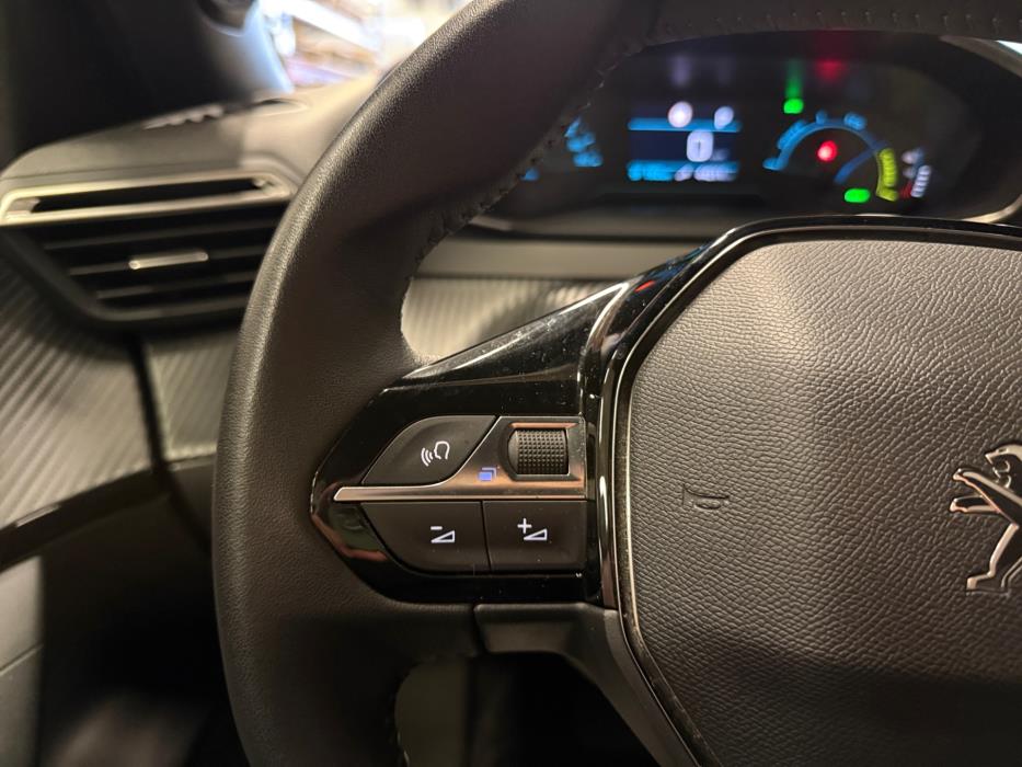Peugeot e-2008 2023