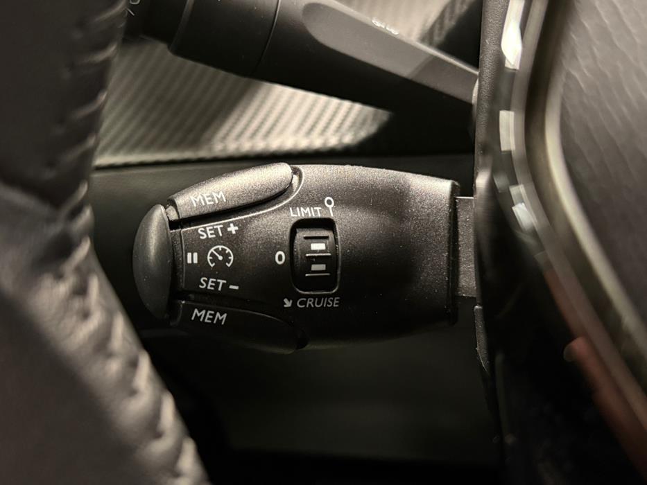 Peugeot e-2008 2023