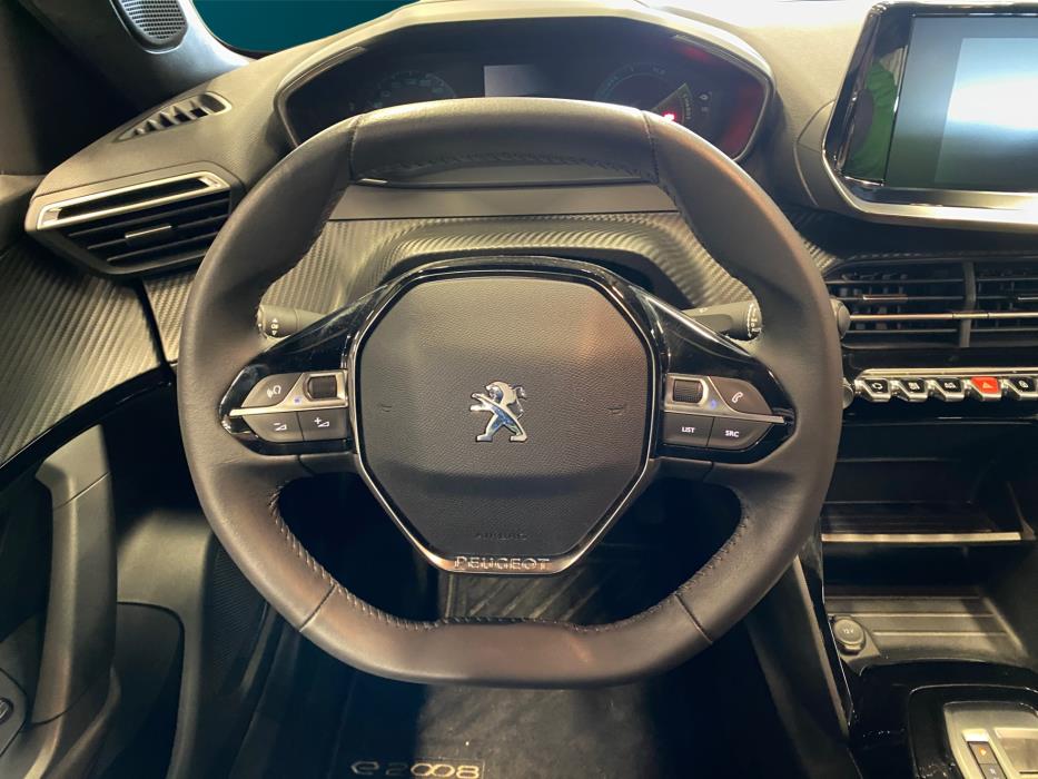 PEUGEOT e-2008 2023