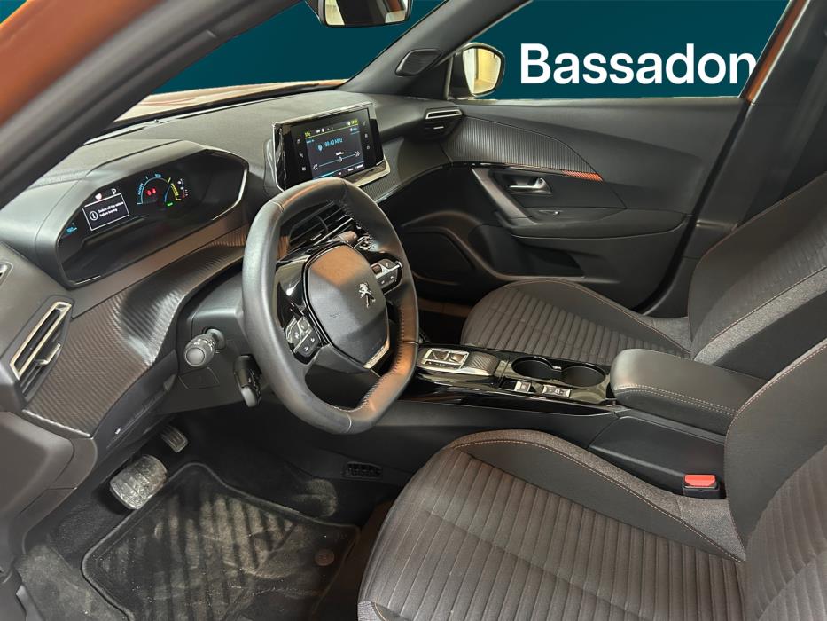 PEUGEOT e-2008 2023