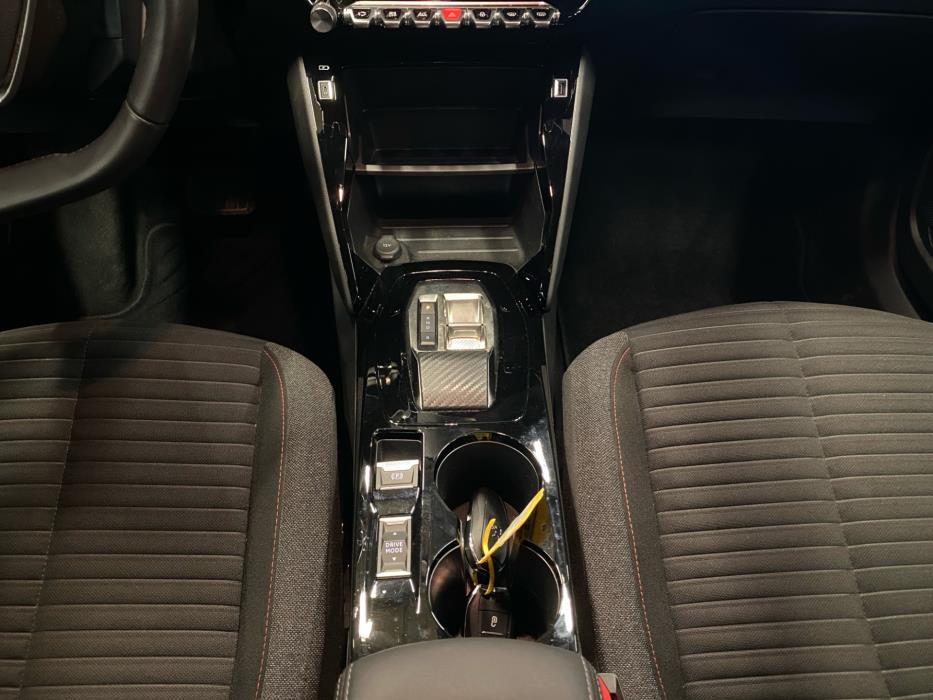 PEUGEOT e-2008 2023