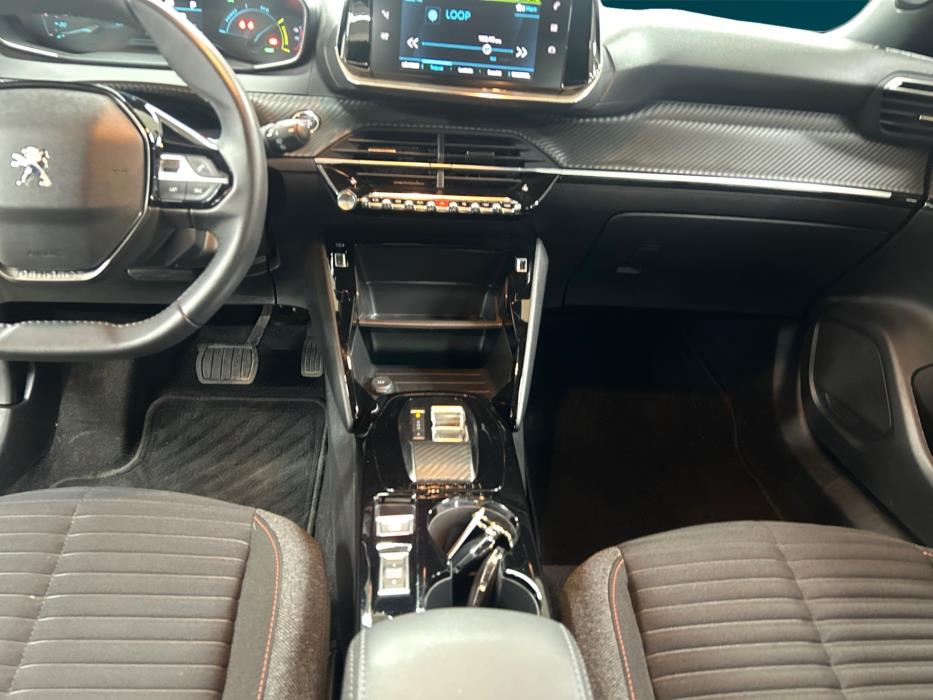 PEUGEOT e-2008 2023