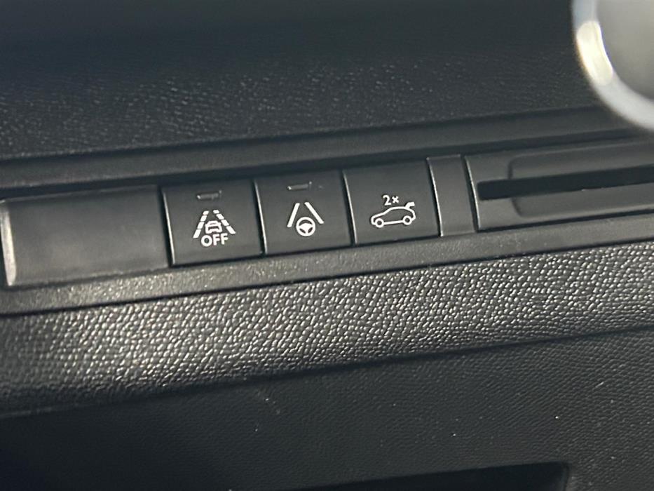PEUGEOT 5008 2021