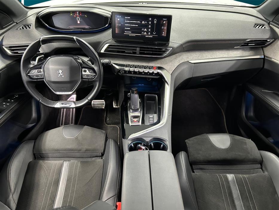 PEUGEOT 5008 2021