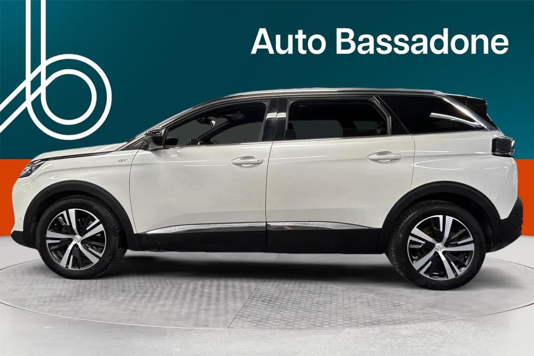 PEUGEOT 5008 2021