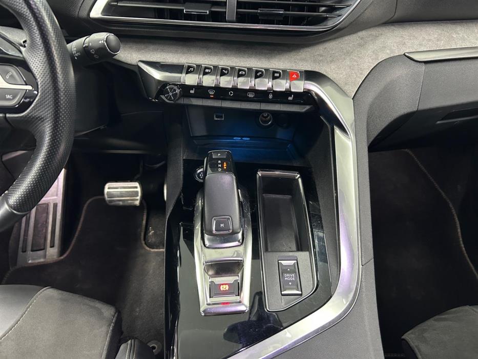PEUGEOT 5008 2021