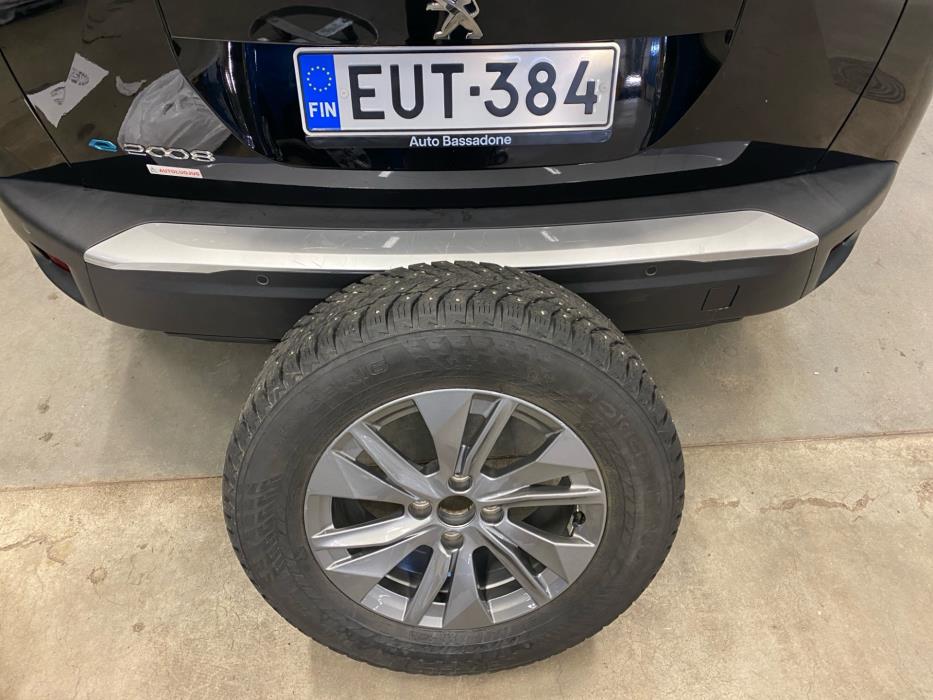 PEUGEOT e-2008 2023