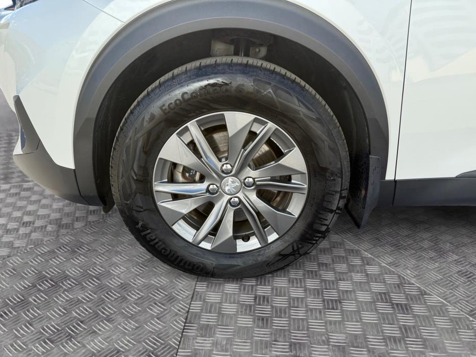 PEUGEOT e-2008 2023