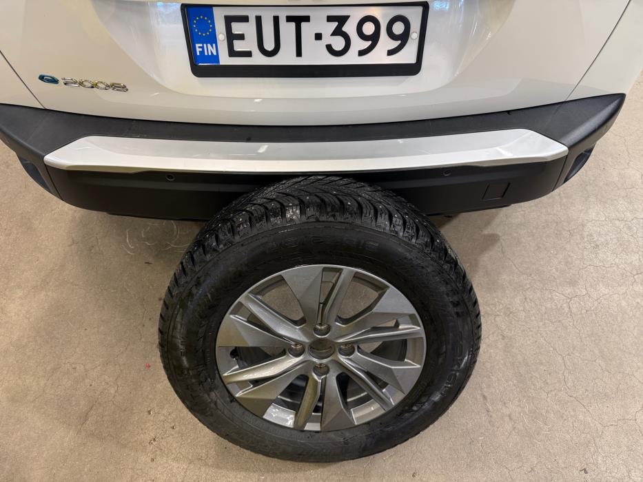 PEUGEOT e-2008 2023