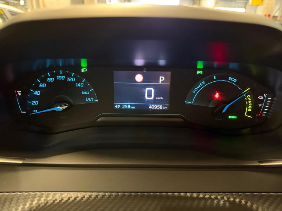 PEUGEOT e-2008 2023