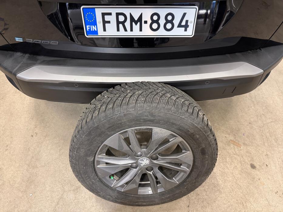 PEUGEOT e-2008 2023