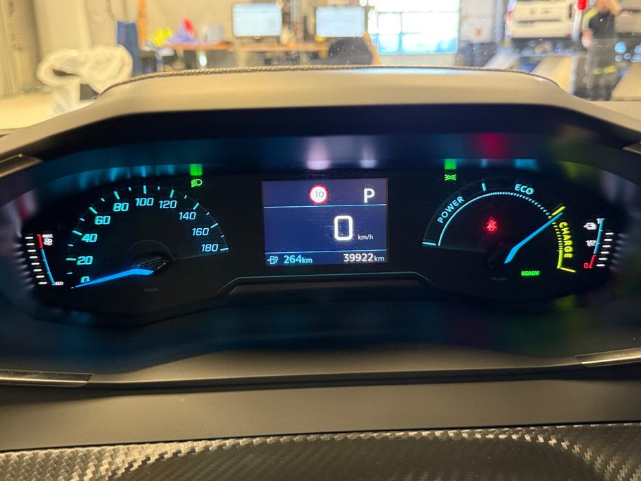 PEUGEOT e-2008 2023