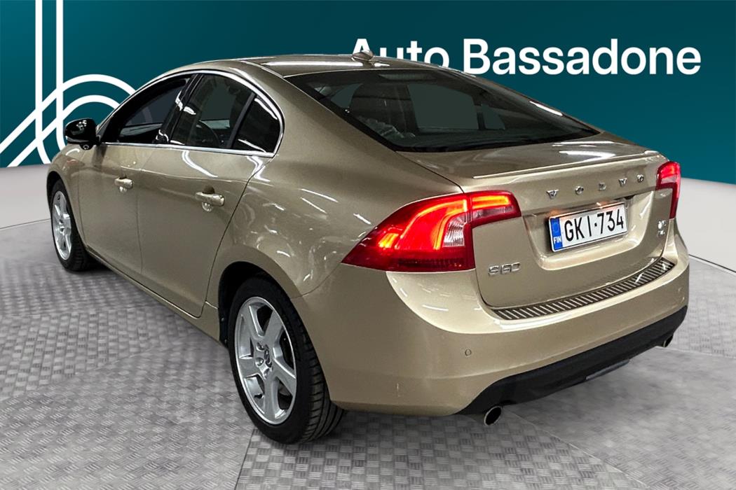 VOLVO S60 2012