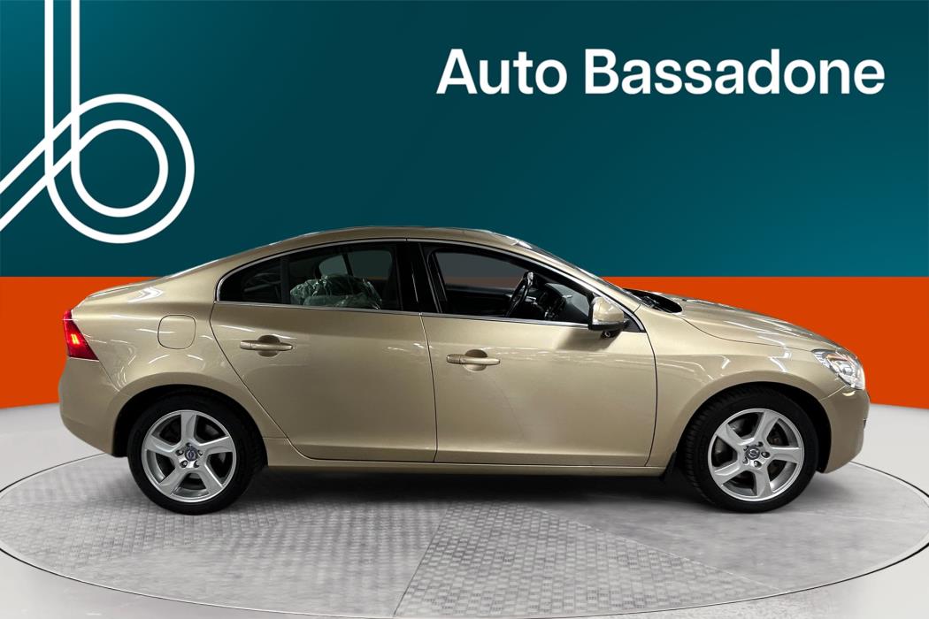 VOLVO S60 2012