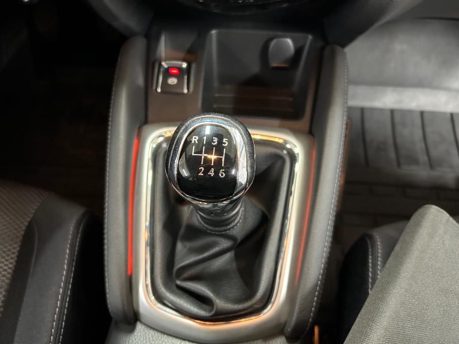 NISSAN Qashqai 2015