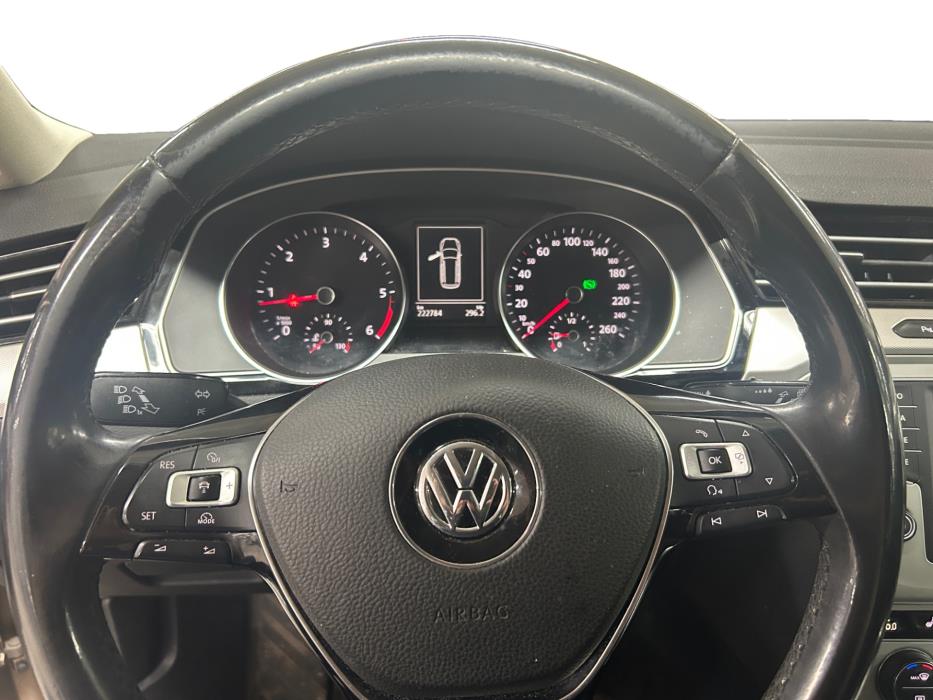 VOLKSWAGEN Passat 2016