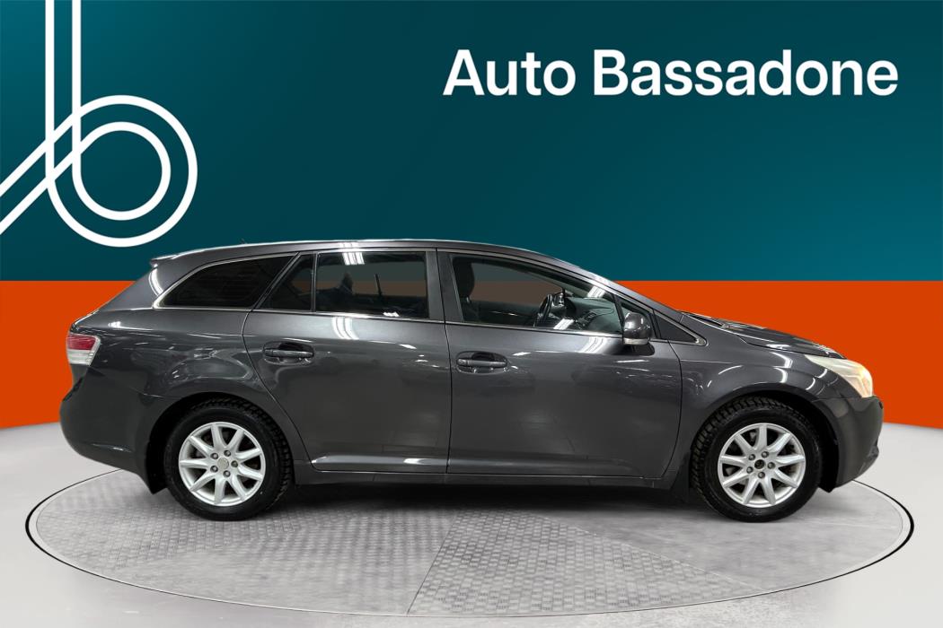 TOYOTA Avensis 2010