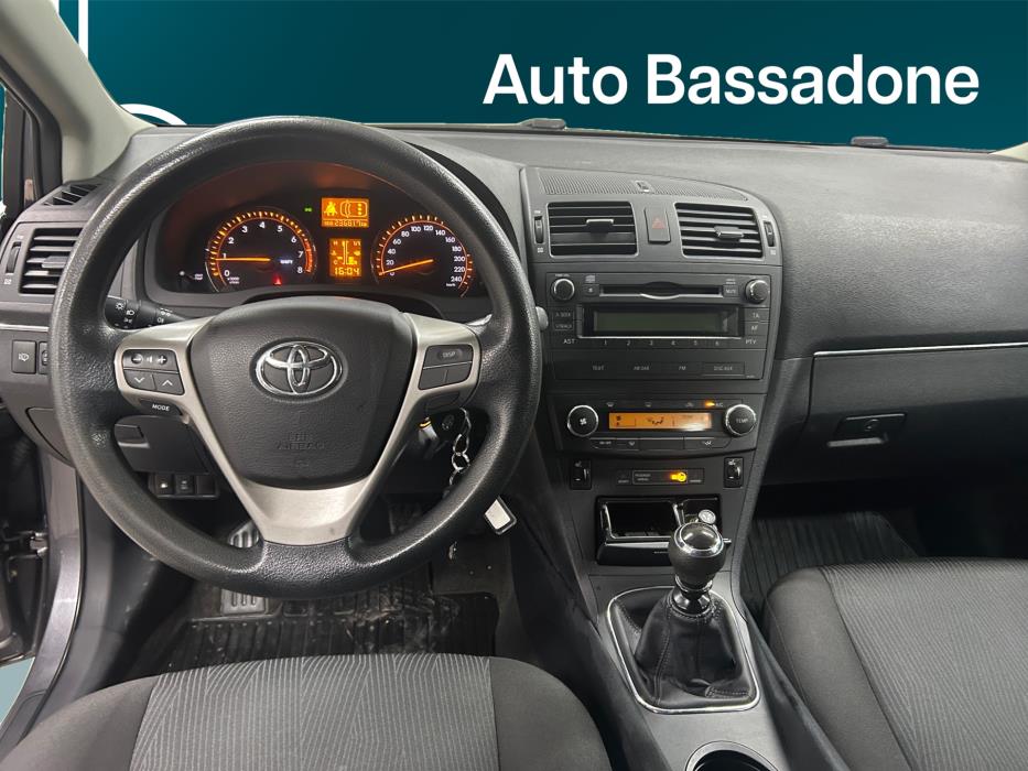 TOYOTA Avensis 2010