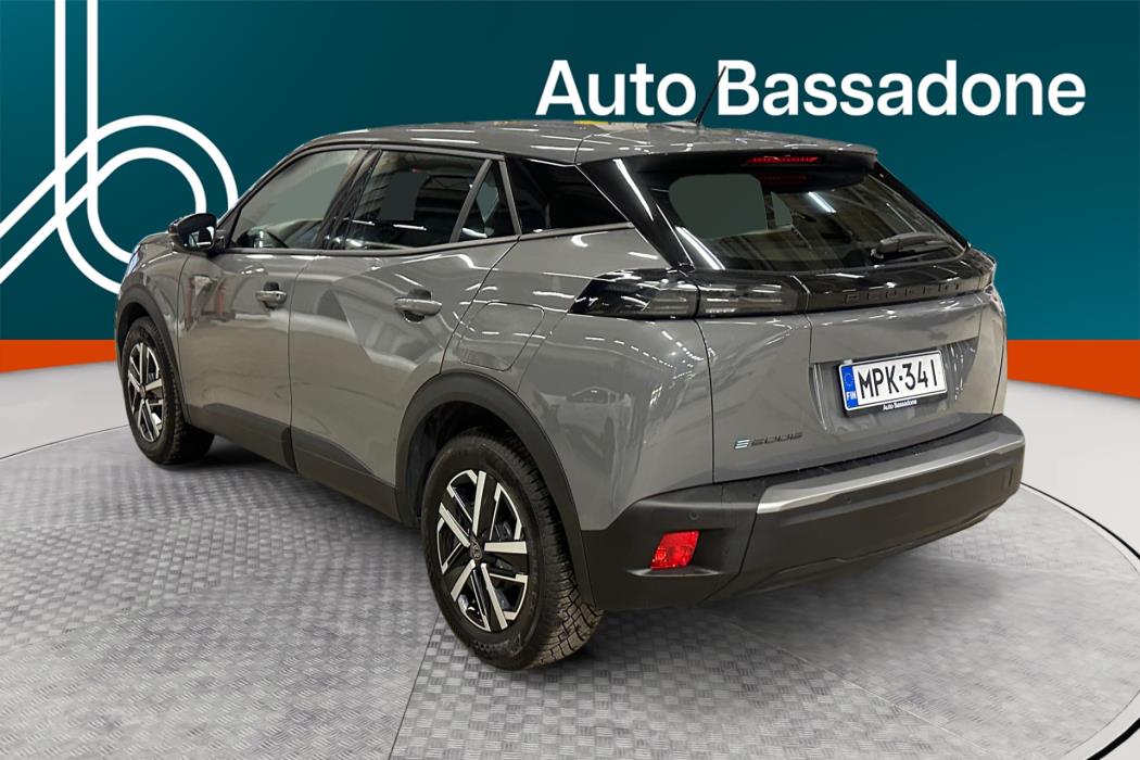 PEUGEOT e-2008 2023