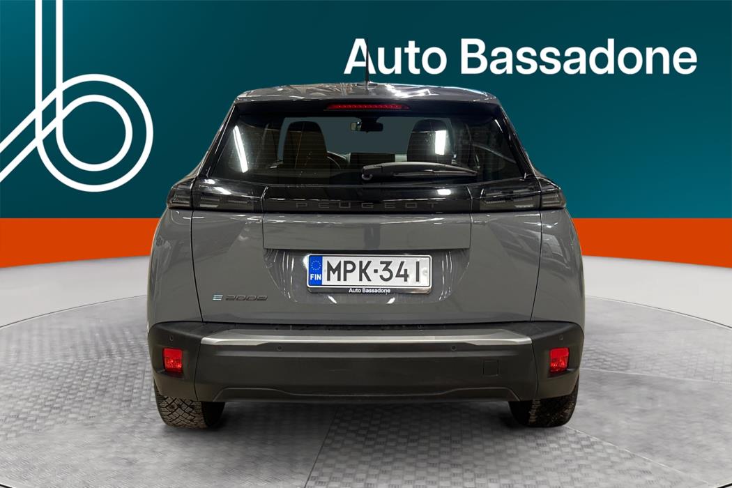 PEUGEOT e-2008 2023