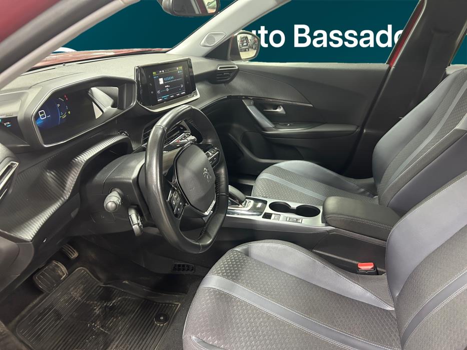 PEUGEOT e-2008 2021