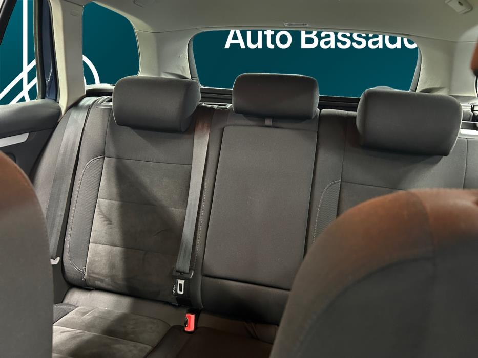 VOLKSWAGEN Golf 2012