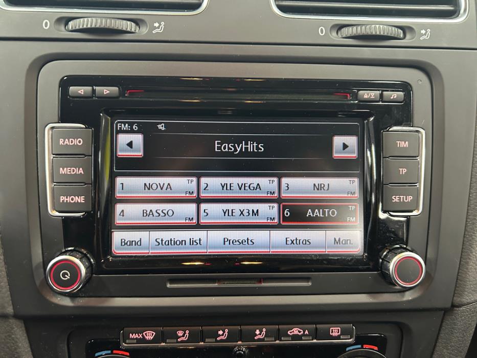 VOLKSWAGEN Golf 2012