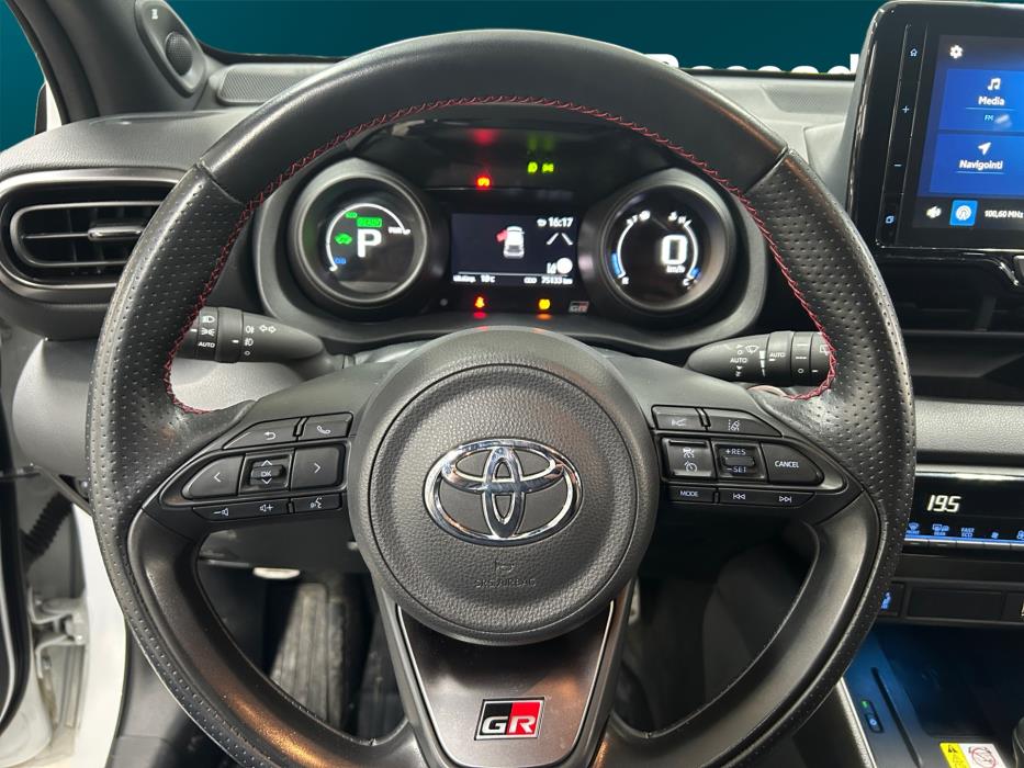 TOYOTA Yaris 2023