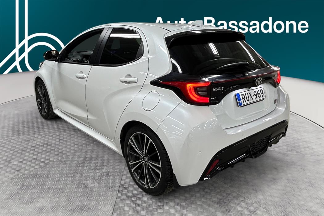 TOYOTA Yaris 2023