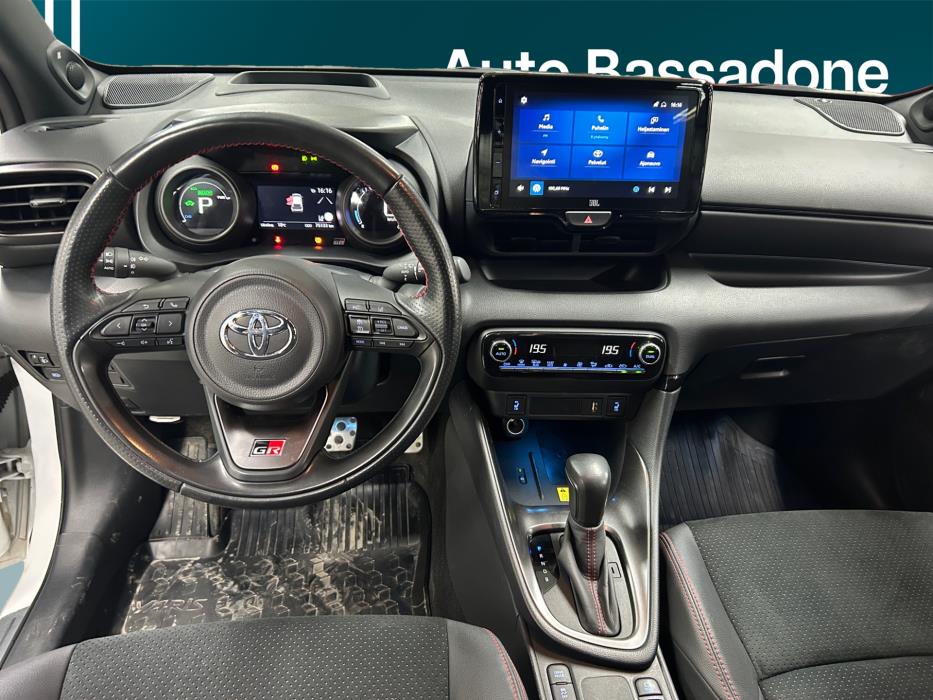 TOYOTA Yaris 2023