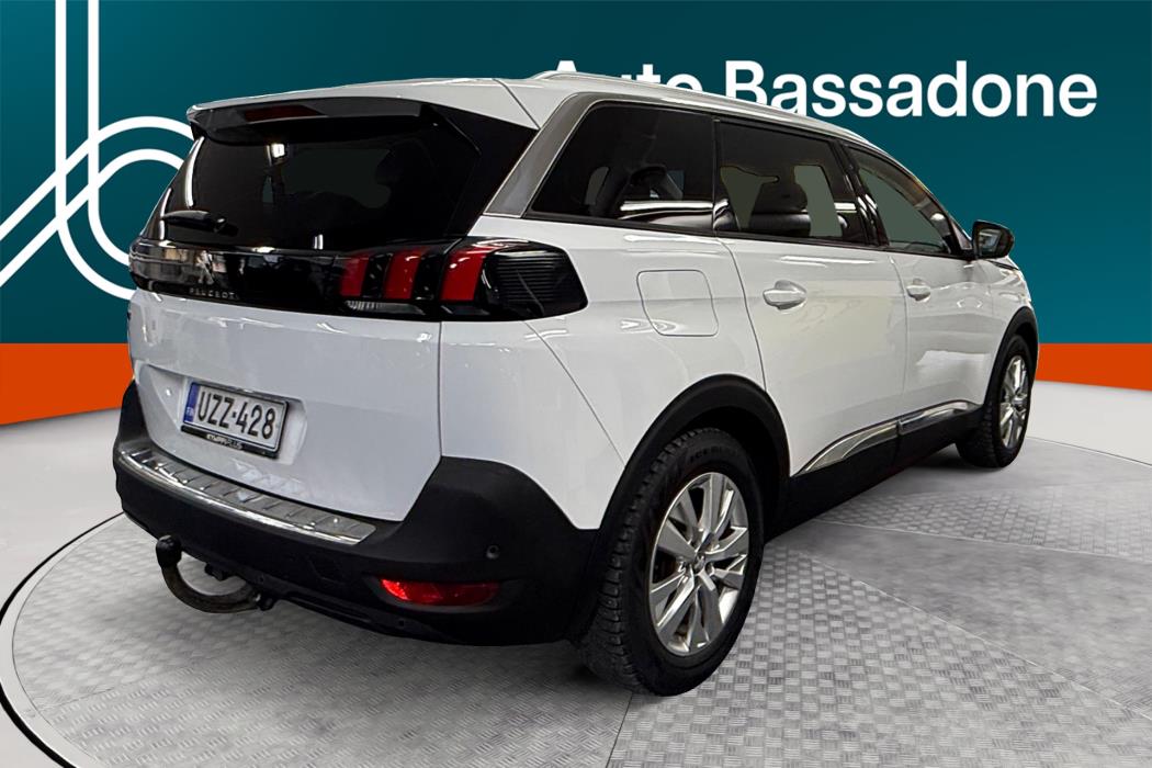 PEUGEOT 5008 2018