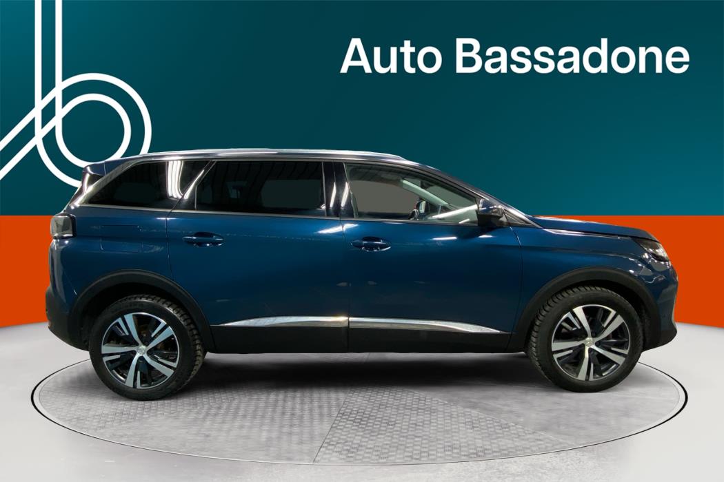 PEUGEOT 5008 2021