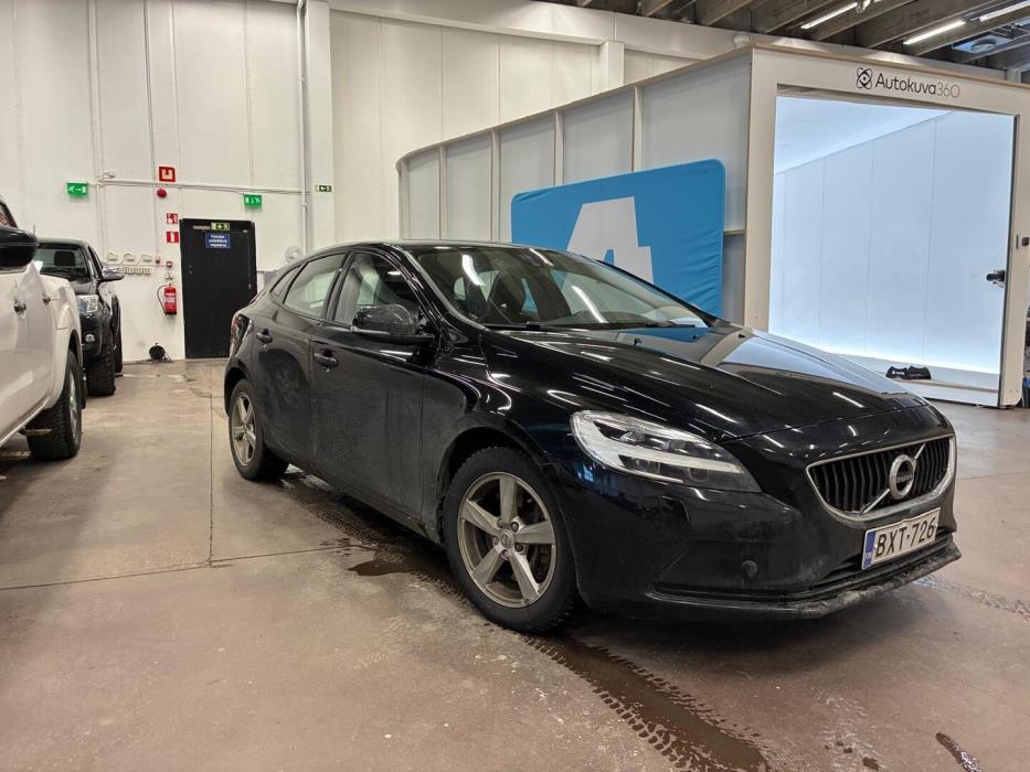 VOLVO V40 2019