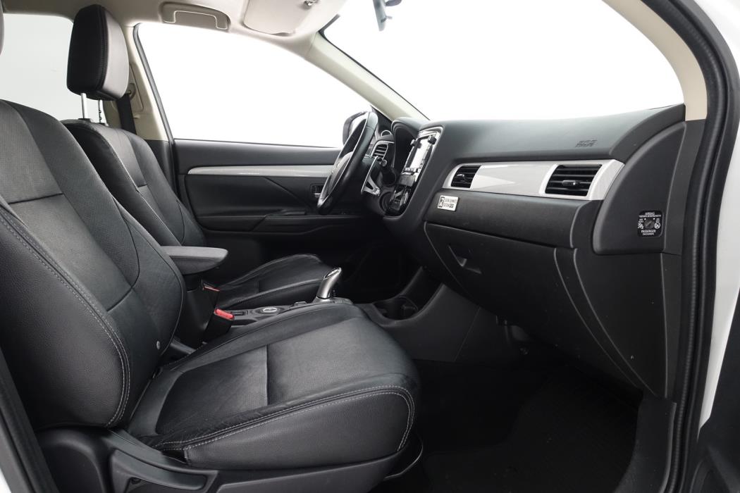 MITSUBISHI Outlander PHEV 2015