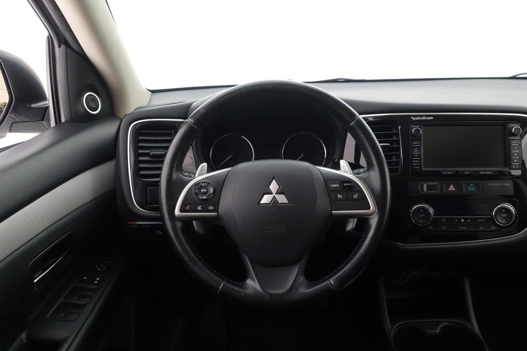 MITSUBISHI Outlander PHEV 2015