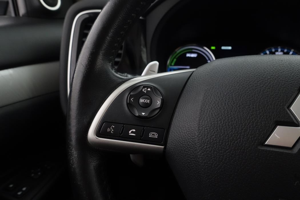 MITSUBISHI Outlander PHEV 2015