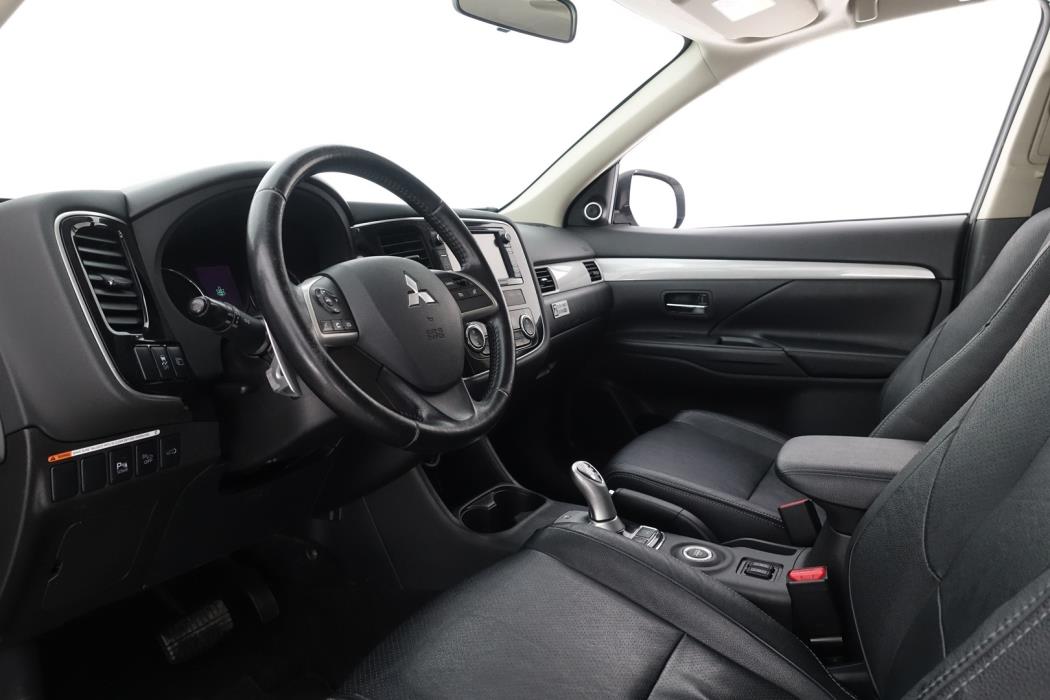 MITSUBISHI Outlander PHEV 2015