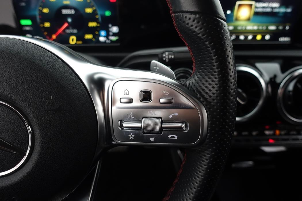 MERCEDES-BENZ A 2020