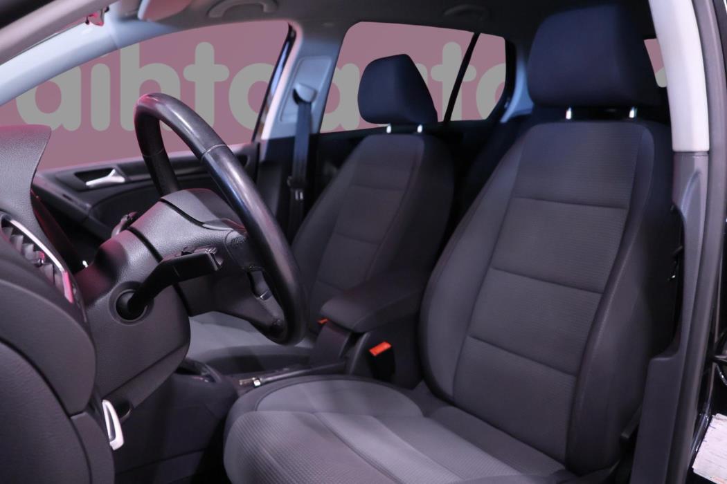 VOLKSWAGEN Golf 2012