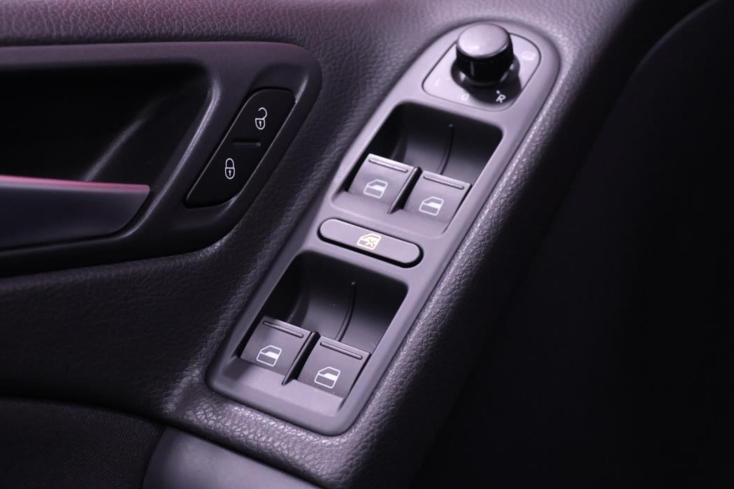 VOLKSWAGEN Golf 2012
