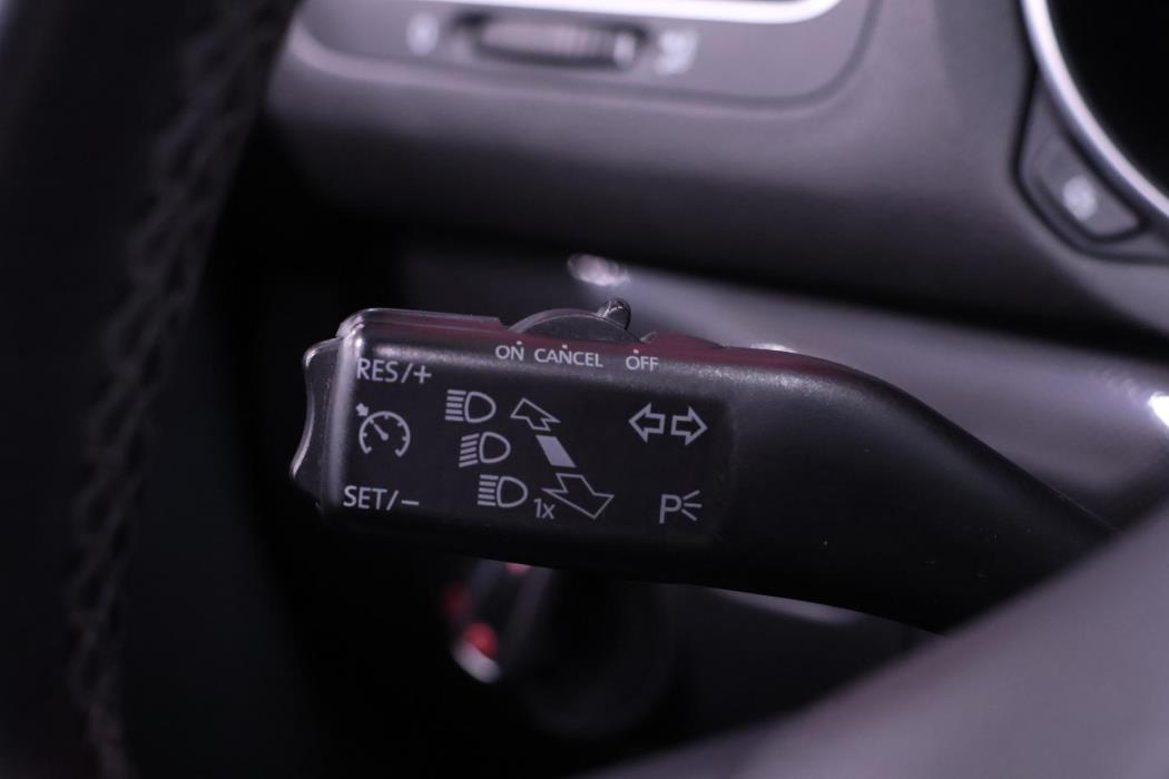 VOLKSWAGEN Golf 2012