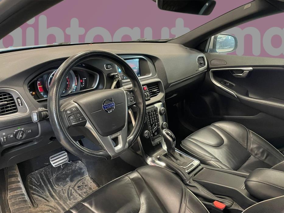 VOLVO V40 2015