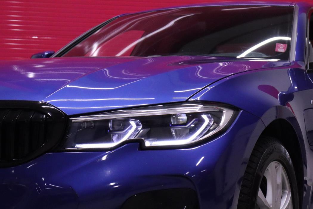 BMW 330 2019