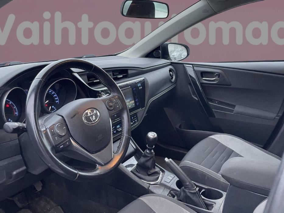 TOYOTA Auris 2016
