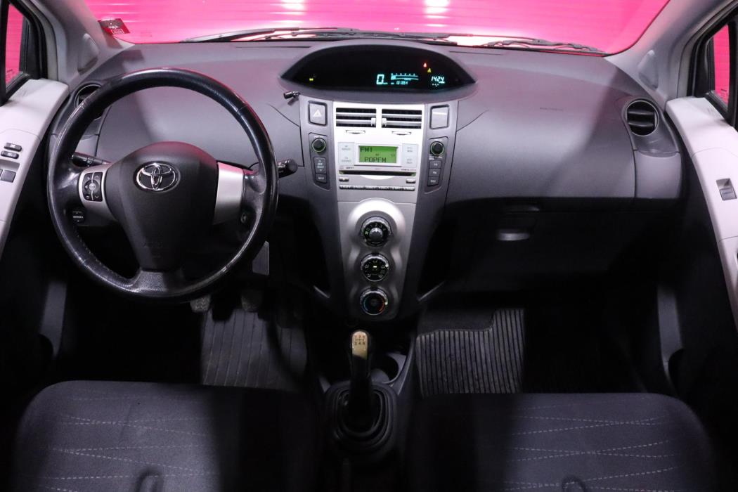 TOYOTA Yaris 2006