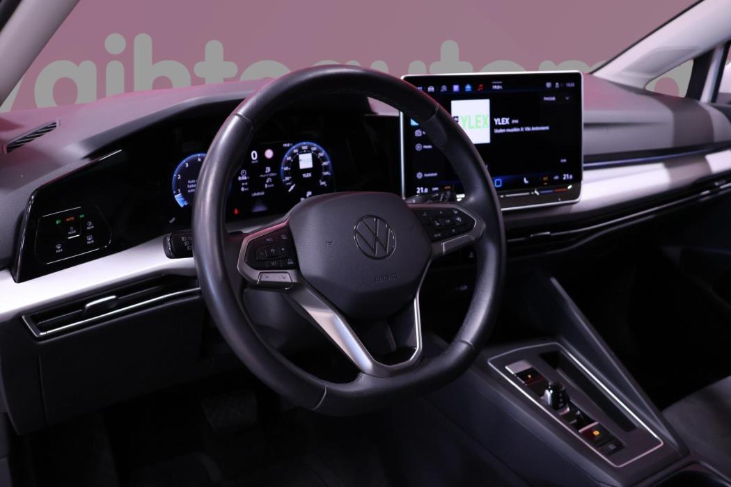VOLKSWAGEN Golf 2024