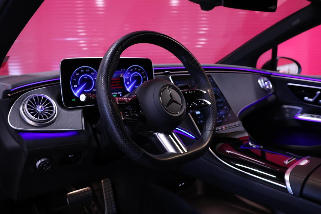 MERCEDES-BENZ EQE 2023